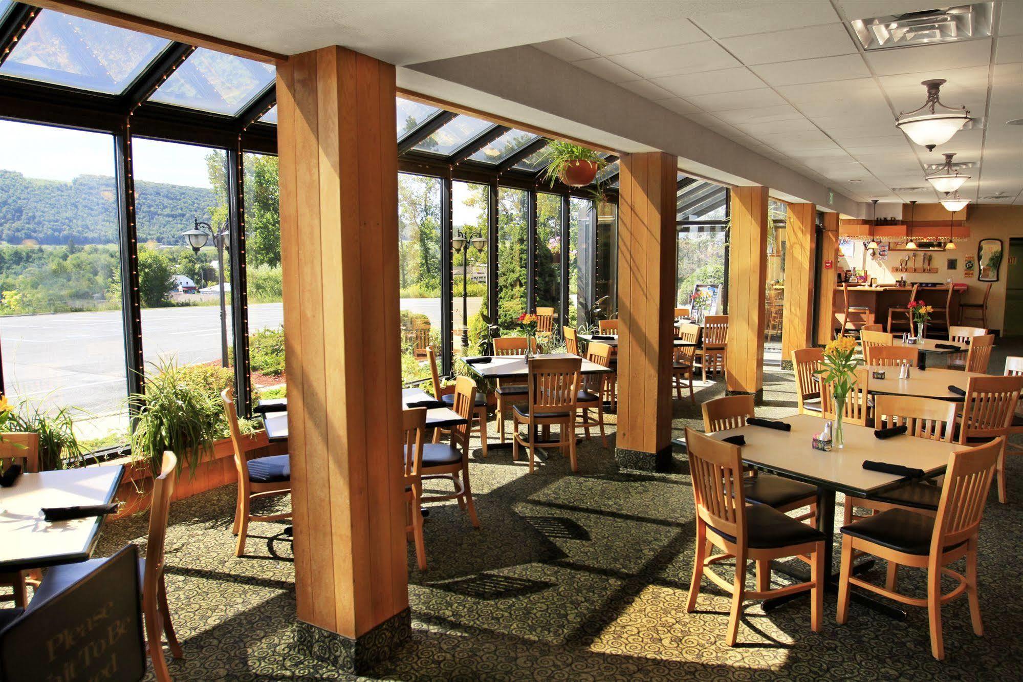 The Inn At Cobleskill Exterior photo